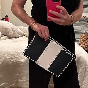 Valentino Large Leather Rockstud Flat Pouch — Navy/White